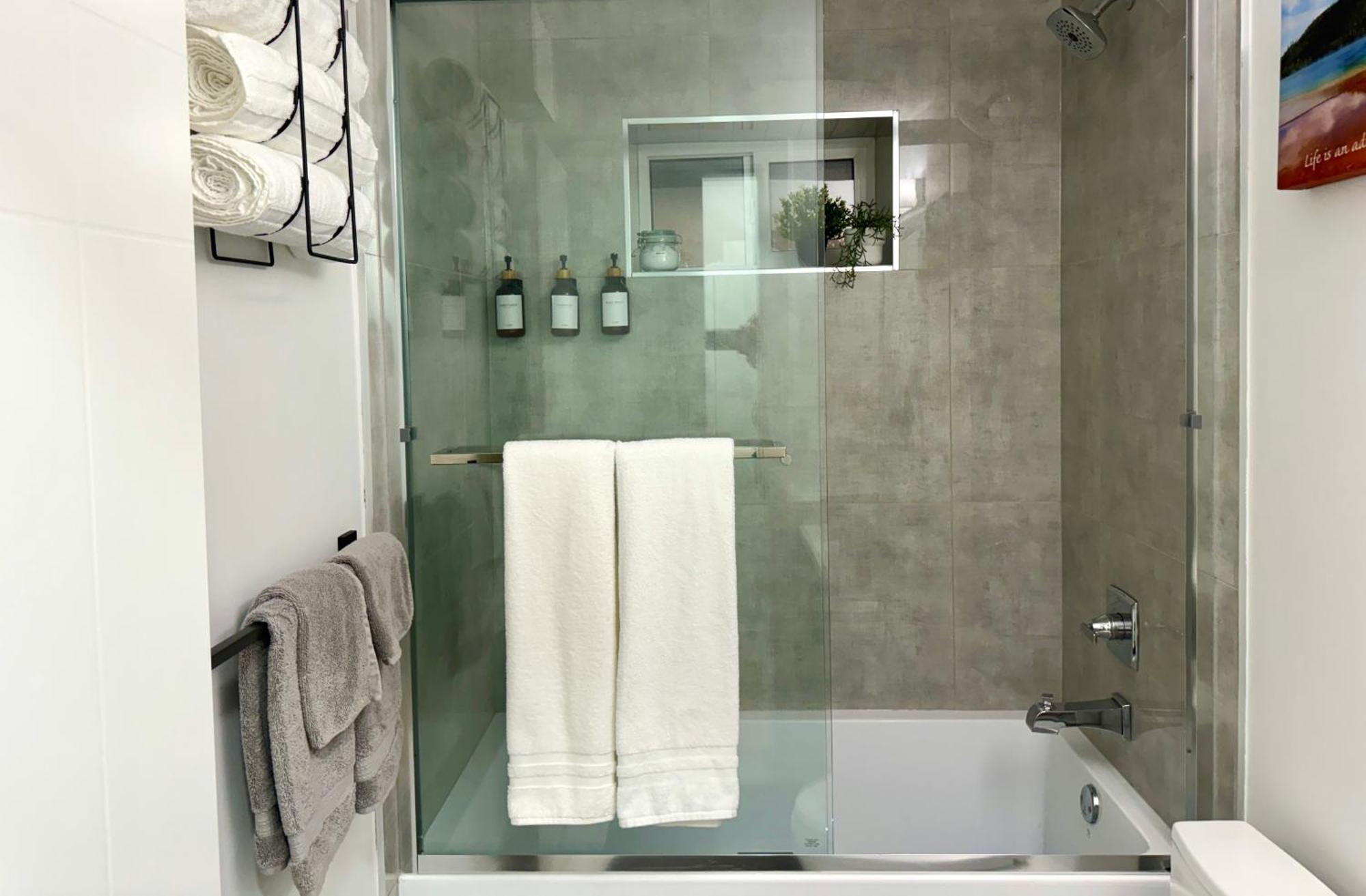 The Sunset Haven- Cozy 2Br Basement Suite Near White Rock Surrey Kültér fotó
